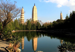 游大理古城，观崇圣三塔