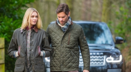 【一周动向】英国传奇服饰品牌 Barbour 与路虎合作玩跨界