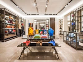【一周探店】精致英伦格调，探视 Burberry 上海静安嘉里中心旗舰店