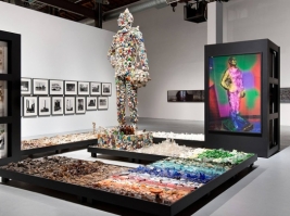 【洛杉矶 / MOCA 装置艺术展】先锋艺术样板：Mike Kelley 洛杉矶 MOCA 装置艺术展回顾