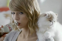 萌翻广告！Taylor Swift和百只萌猫
