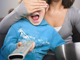 请勿给幼儿看电视 担心儿童电视孤独症