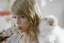 萌翻广告！Taylor Swift和百只萌猫