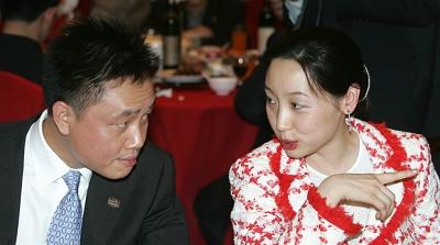 黄光裕狱中垂帘听政 老婆杜鹃狱外跑马圈地