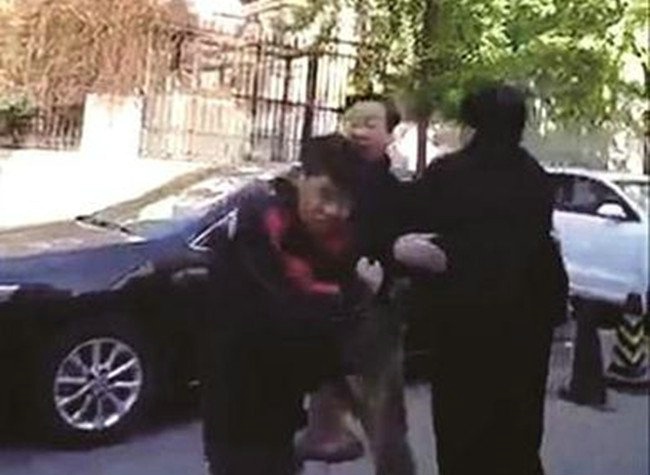 王卫怒为被打快递小哥撑腰 顺丰获网友五万个赞