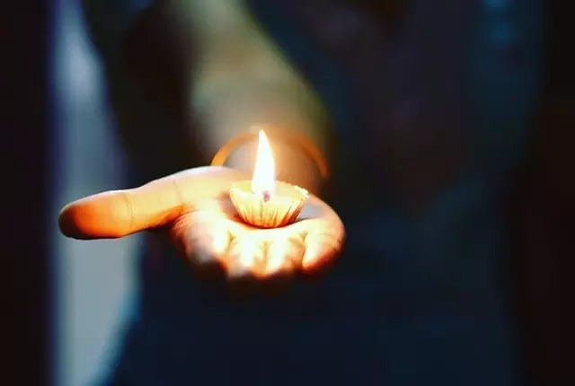  早安心语：认真生活，这个世界就不会亏待你